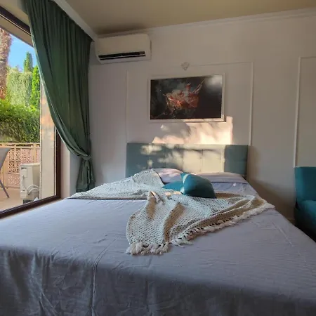 Argisht Marina Lux Apt606 דירה